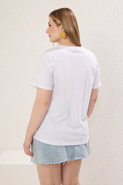 Trendyol Curve Білі квіткові аксесуари Orme Buyuk Розмір футболки TBBSS25BF00045