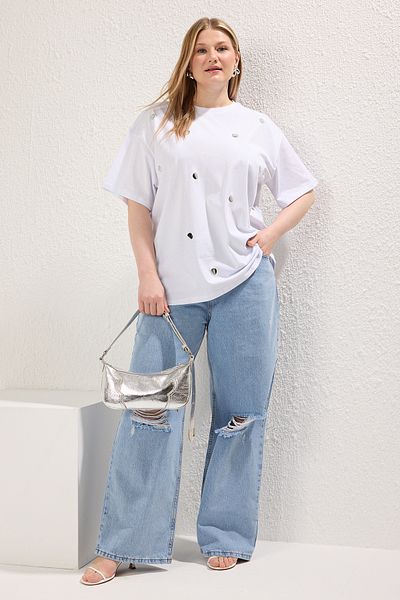 Trendyol Curve Weißes Strick-T-Shirt in Übergröße – selbstklebendes Spiegelzubehör TBBSS25BF00040