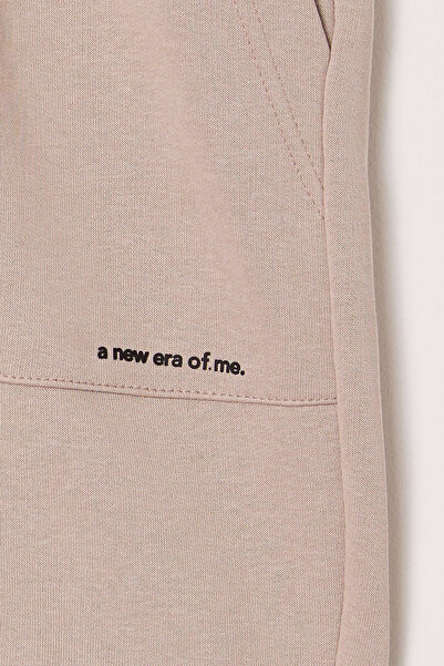 Trendyol Collection Σορτς και Βερμούδες με τυπωμένο κείμενο Mink Plus Size - Κανονική εφαρμογή TMNSS25AP00006