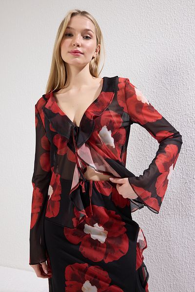 Trendyol Collection Dehnbarer Tüllstoff – Blumendruck, körperbetonte Bluse TWOSS25BZ00062
