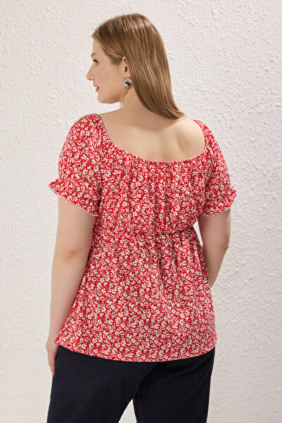 Trendyol Curve Κόκκινη φλοράλ στάμπα πλεκτή μπλούζα μεγάλου μεγέθους TBBSS25AF00087
