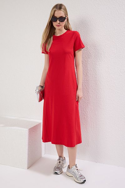 Trendyol Collection Rotes Midi-Strickkleid – einfarbiges T-Shirt, Tasche, TWOSS24EL00169