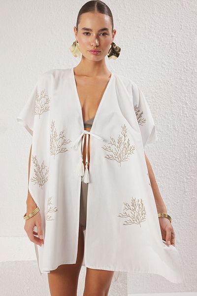 Trendyol Collection Weißer Mini-Kimono mit Stickerei und Kaftan – TBESS25KM00012