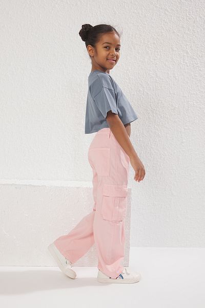 TRENDYOLKIDS Rosa gerade Jeanshose TKDSS25PL00004