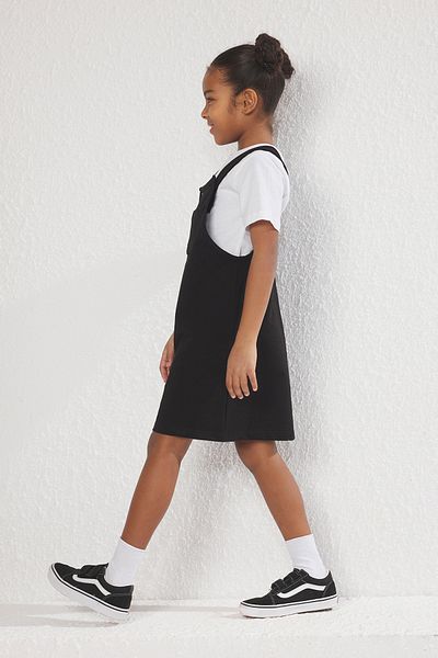 TRENDYOLKIDS Černé mini obyčejné pletené šaty Tkdss25El00045