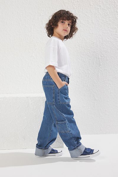 TRENDYOLKIDS Blugi din denim cu talie înaltă pentru băieți - albastru mediu, 100% bumbac, croială obișnuită TKDSS25JE00004