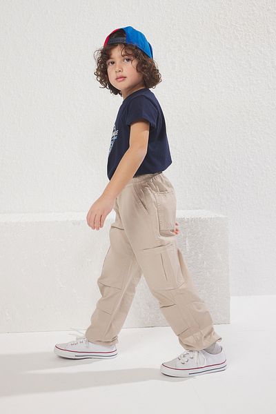 TRENDYOLKIDS Beige Jungen-Jeanshose aus 100 % Baumwolle mit elastischem Bund und Taschendetail