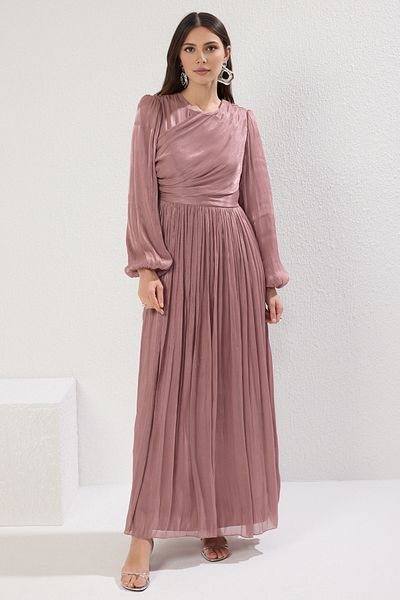 Trendyol Modest Abendkleid aus glitzerndem Chiffon mit puderfarbenem Schärpendetail TCTAW25DB00012