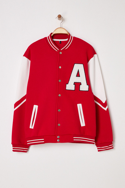 Trendyol Collection Weit geschnittene rote Bomberjacke mit Farbblock – TMNSS25SW00006