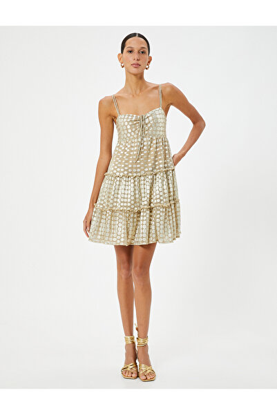 Koton Puntíkované minišaty s kovovou texturou – ramínka a volánky