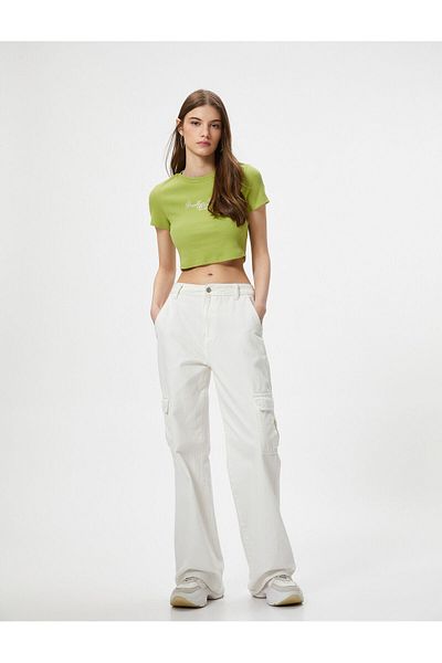Koton Tricou crop cu mâneci scurte din bumbac cu decolteu și broderie