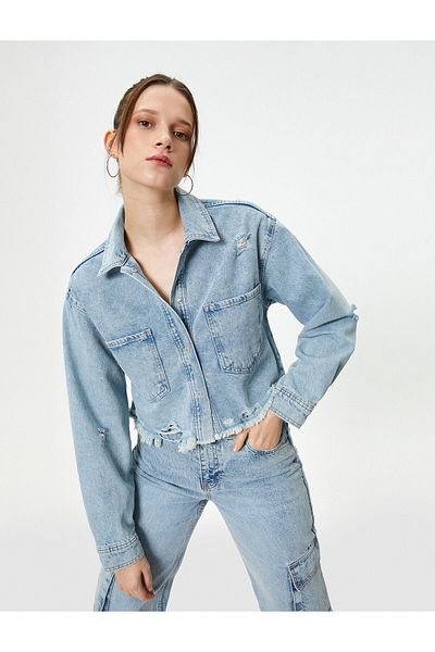 Koton Crop τζιν μπουφάν με ξεφτισμένη λεπτομέρεια και τσέπες άνετη εφαρμογή βαμβακερό