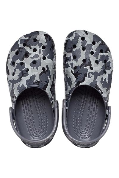 Crocs صنادل ونعال كلاسيكية كامو كلوج K 207594-097 للأطفال باللون الأسود