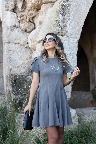bytugcekaya Φόρεμα με λεπτομέρεια σε γκρι μανίκι