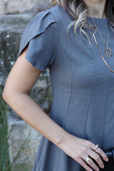 bytugcekaya Φόρεμα με λεπτομέρεια σε γκρι μανίκι