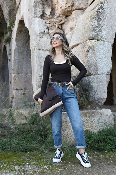 bytugcekaya Καφέ-Εκρού Κορμάκι με τετράγωνο γιακά