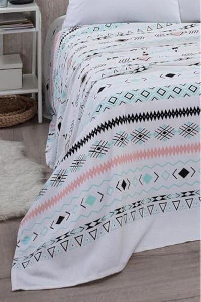 STOREMAX بيكيه منقوش مقاس كينج 240x260 سم - أبيض