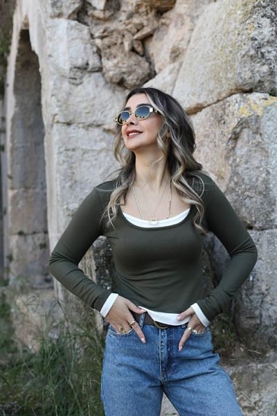 bytugcekaya Κορμάκι με τετράγωνο γιακά χακί-εκρού