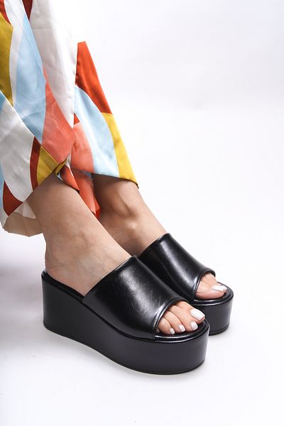 Riccon ioledha 0012801   Model Papuci de dama din piele lacuita neagra