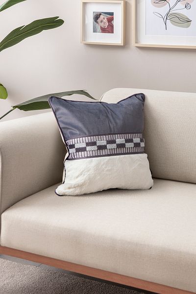BUGİ HOME COLLECTİON 43x43cm Husă de pernă decorativă cu design special brodat cu păr de iepure și pumn