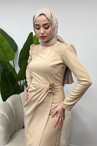 Tesettür Diyarı Φόρεμα Zümra Model Crepe Fabric με λεπτομέρεια τριαντάφυλλου