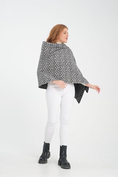 VEGA MODA Leopard Patterned Stylish Knitwear Shoulder Shawl - Comfortable Fit, Reversible