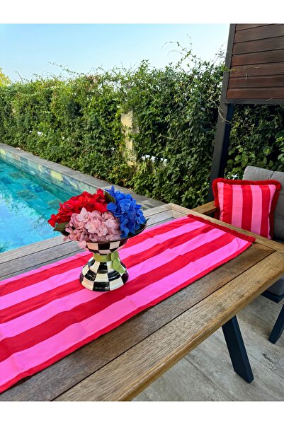 Merve Kaymakcı Runner imprimat cu dungi roșii