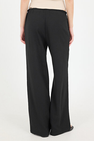 Addax Ελαστικό παντελόνι με φαρδύ μπροστινό δέσιμο PN16599-U1