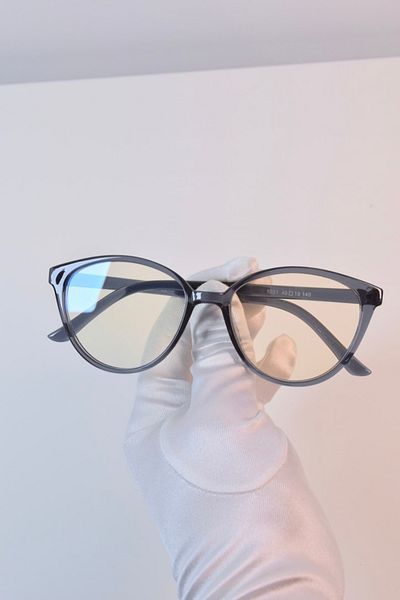 LOOKUP The Cat Eye Glasses with Blue Light Protection are Optically Compatible and Relax in Computer Television vs. Use.