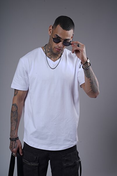 Butik TREND BIZ T-Shirt με κανονική εφαρμογή από ύφασμα Lycra με λαιμόκοψη V