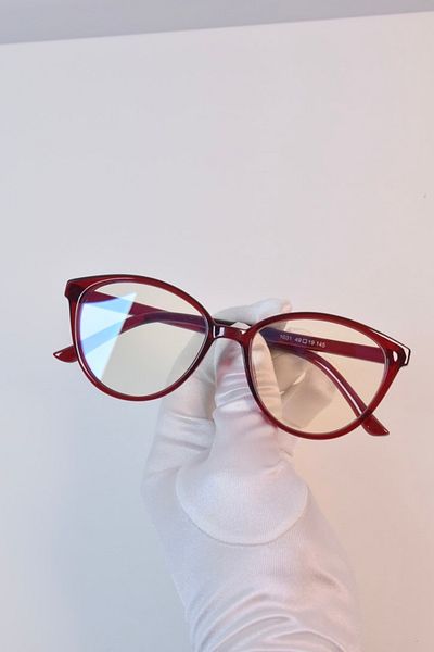 LOOKUP The Cat Eye Glasses with Blue Light Protection are Optically Compatible and Relax in Computer Television vs. Use.