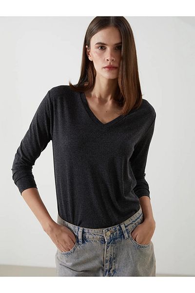 LC Waikiki Tricou cu mânecă lungă cu decolteu în V negru clasic LCWAIKIKI pentru femei