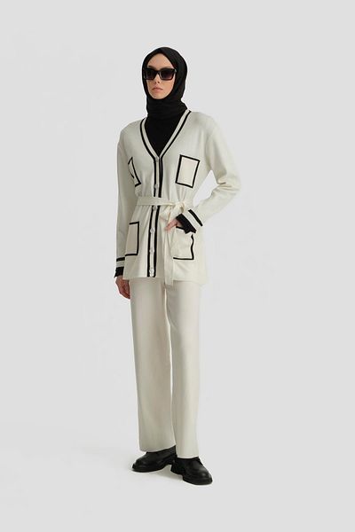 Armine Ecru White Striped Knitwear Set - 24Kd4221