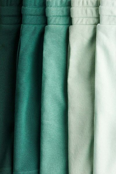 H&M مجموعة من 5 شورتات رياضية بطول الركبة