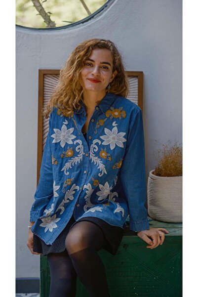 Miss Boheme Lacivert Çiçek İşlemeli Yakalı Gömlek