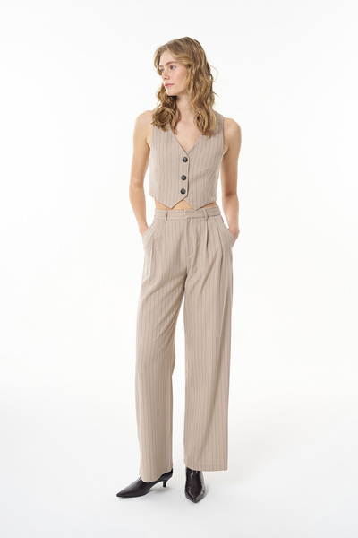 Quzu Vestă decoltată cu dungi de culoare bej