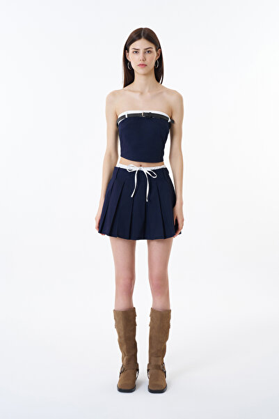 Quzu Fusta mini plisată bleumarin - Detaliu cu talie dublă