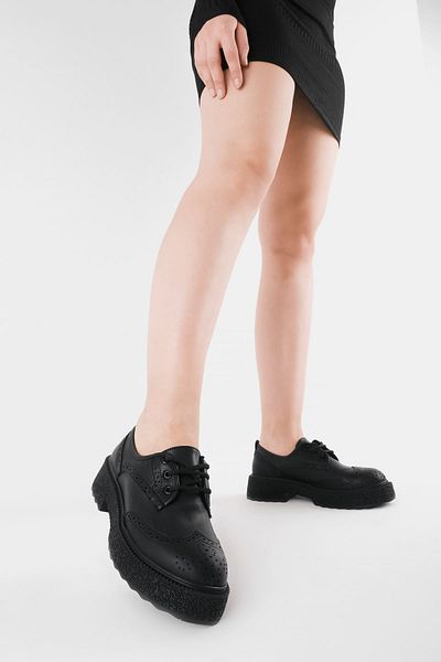 Lal Shoes & Bags حذاء أكسفورد نسائي برباط من Willow - أسود