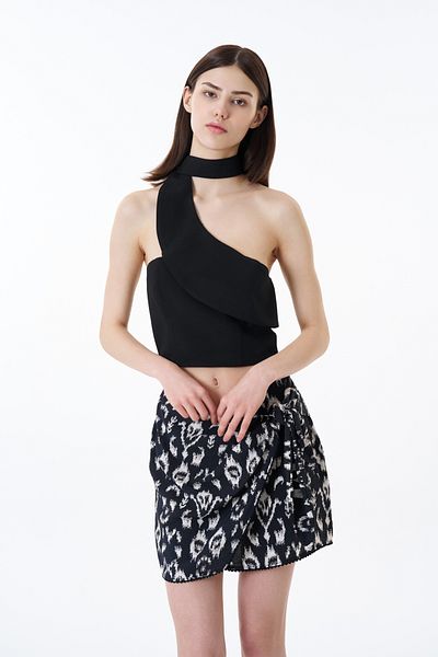 Quzu Black Crop Blouse - Neck Detail