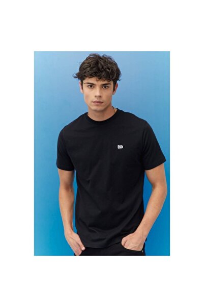 Lee تي شيرت رجالي باللون الأسود برقبة دائرية