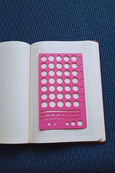 Karmelom Studio Minimal Weekly Drawing Template Ruler - Habit and Goal Calendar