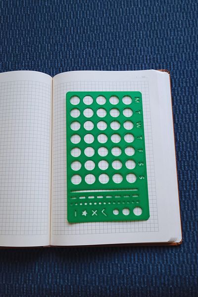 Karmelom Studio Minimal Weekly Drawing Template Ruler - Habit and Goal Calendar