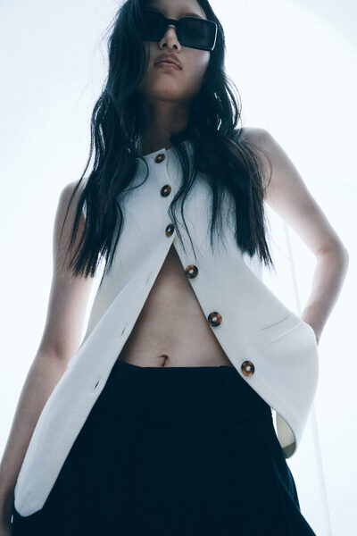 H&M Önü Düğmeli Kolsuz Üst