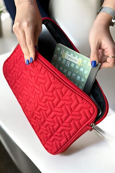 Aggu Bebe Computer Case for MacBook Air Pro 15" and 16" with Quilted Strap - Red