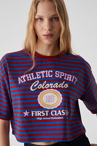 ETHIQUET تي شيرت نسائي من AHRI برقبة دائرية ومطبوع باللون الأحمر/الأزرق