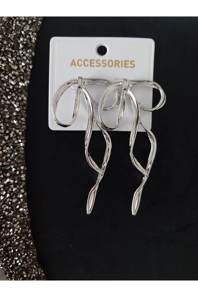 BUSHU أقراط فضية اللون على شكل فيونكة/شريط (8 سم)