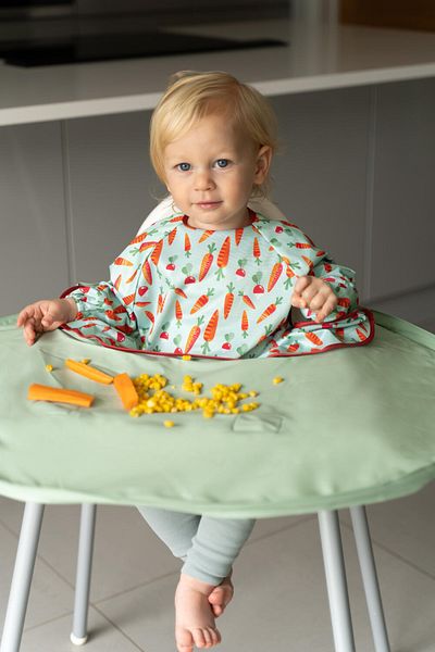 Tidy Tot Feeding Kit - Bib and Tray (Playful Carrots)