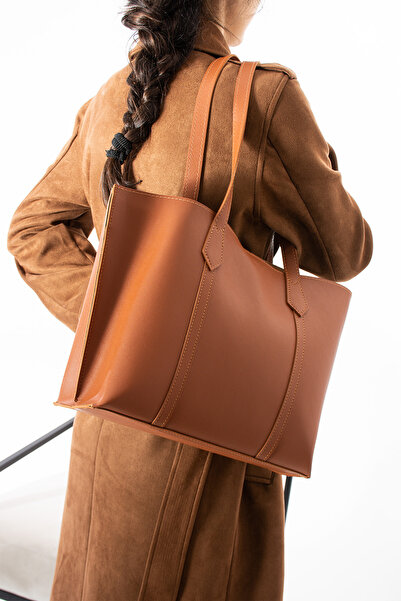 By EDUU ByEDUU ЧОРНА СУМКА З ЗАСТІБКОЮ-ЗАСТІБКОЮ З ШТУЧНОЇ ШКІРИ З ВЕЛИКИМИ ПЛЕЧАМИ