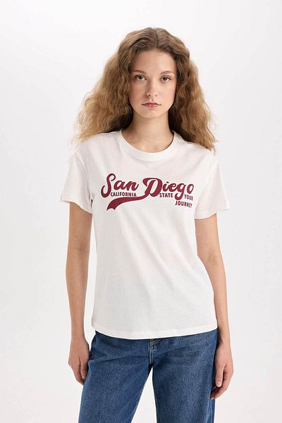 DeFacto Bedrucktes Kurzarm-T-Shirt mit normaler Passform und Rundhalsausschnitt D9598AX25SM