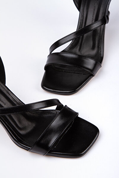 Miss Mitto Kadın Siyah Metalik Tek Bant Arkası Açık Yeni Tarz Yazlık Şık ve Rahat Ayakkabı